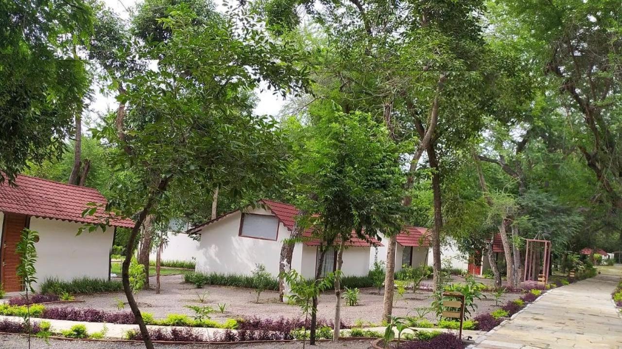 Aranya Vilas Udaipur Bagian luar foto